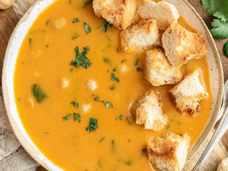 vegan garlic chickpea soup